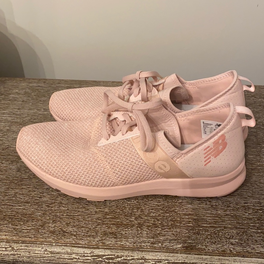 NEW BALANCE Women’s Pink Athletic Shoes Sz 11